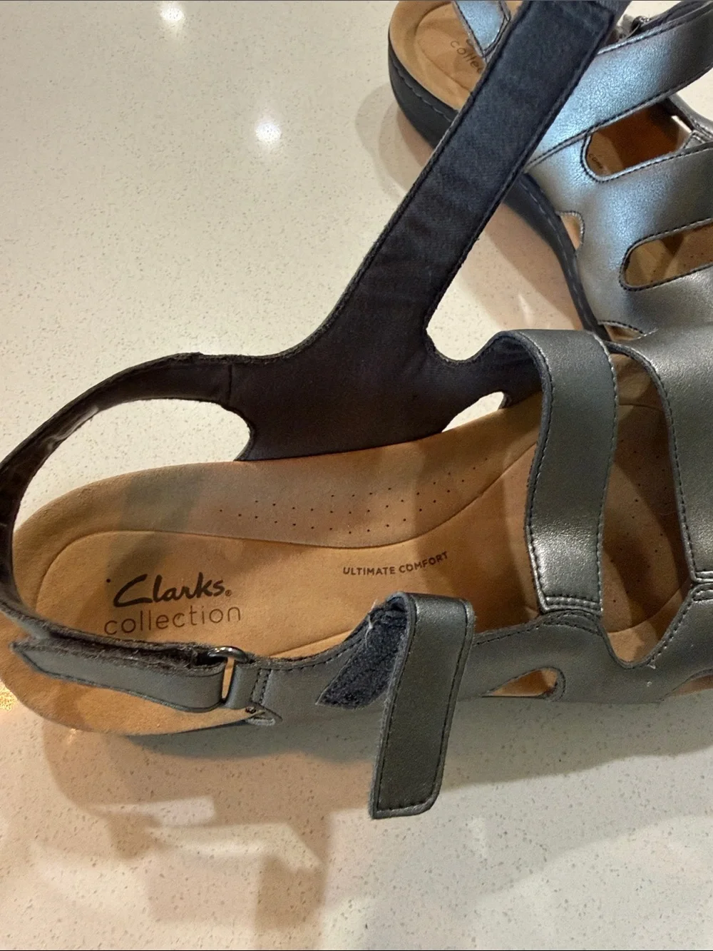 Clarks Women's Metallic Silver Strappy Comfort Sandals Size 11